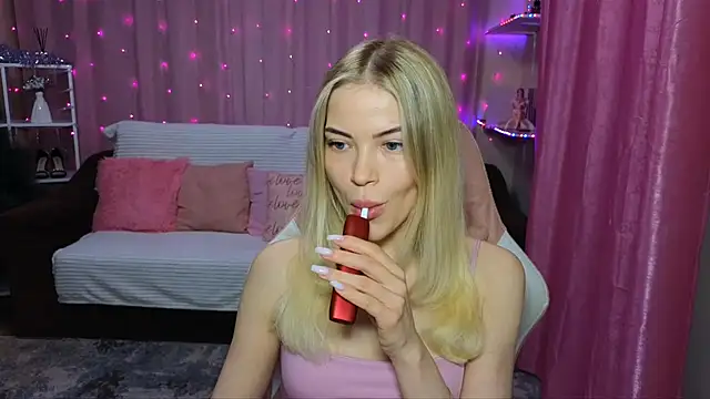 Snapshot of EmmyMills chatting on 12-02-24, 06:10 EmmyMills online show from 12-02-24, 06:10