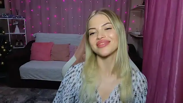 Snapshot of EmmyMills chatting on 12-05-24, 10:01 EmmyMills online show from 12-05-24, 10:01