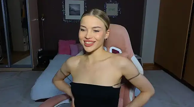 Snapshot of EmmyMills chatting on 01-04-25, 04:43 EmmyMills online show from 01-04-25, 04:43