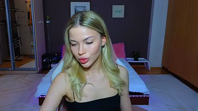 Snapshot of EmmyMills chatting on 01-17-25, 09:06 EmmyMills online show from 01-17-25, 09:06