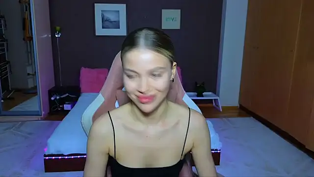 Snapshot of EmmyMills chatting on 01-19-25, 12:06 EmmyMills online show from 01-19-25, 12:06