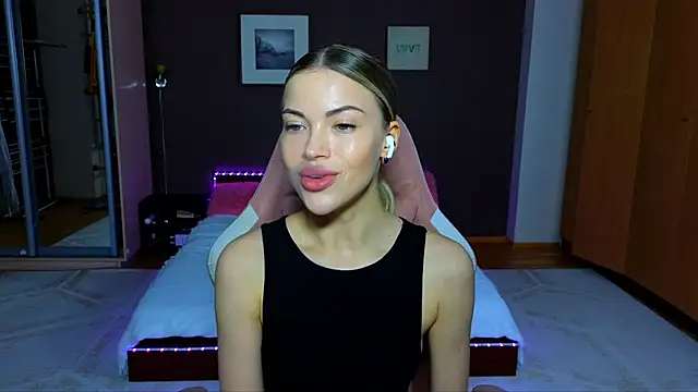 Snapshot of EmmyMills chatting on 01-28-25, 01:39 EmmyMills online show from 01-28-25, 01:39