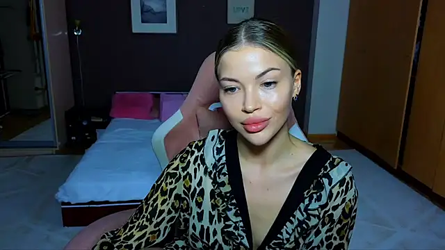 Snapshot of EmmyMills chatting on 02-03-25, 02:25 EmmyMills online show from 02-03-25, 02:25