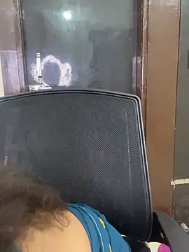 Snapshot of Cute-Russian chatting on 01-29-25, 04:47 Cute-Russian online show from 01-29-25, 04:47