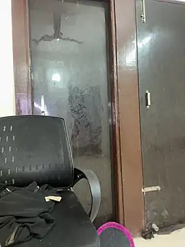 Snapshot of Cute-Russian chatting on 03-21-25, 03:33 Cute-Russian online show from 03-21-25, 03:33