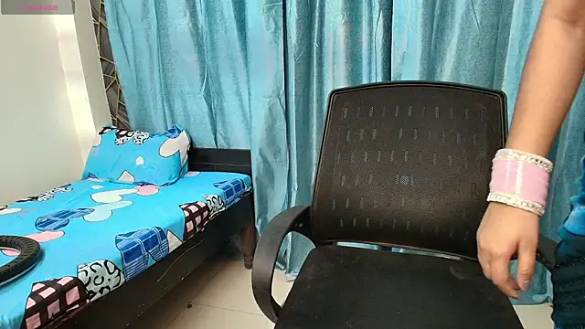 Snapshot of Cute-Russian chatting on 09-10-25, 04:12 Cute-Russian online show from 09-10-25, 04:12