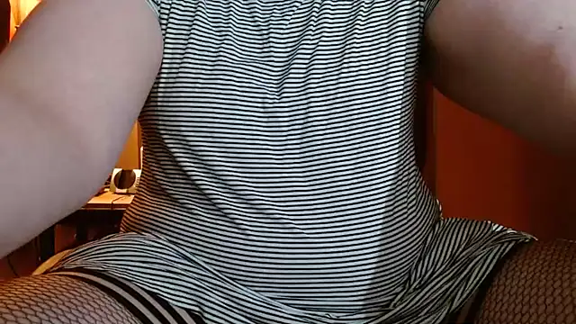 Snapshot of cosmicjones chatting on 12-08-24, 09:24 cosmicjones online show from 12-08-24, 09:24