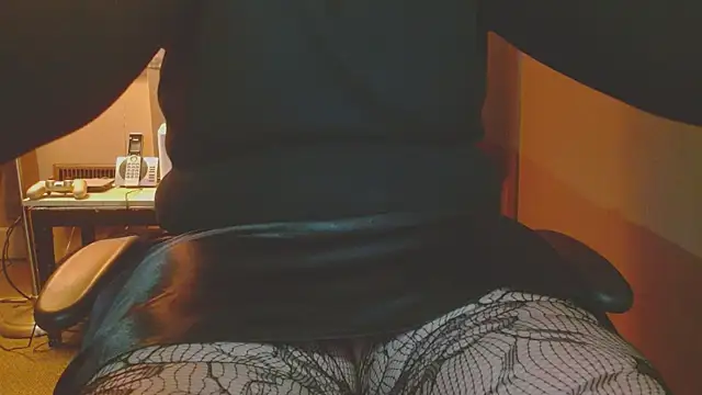 Snapshot of cosmicjones chatting on 02-17-25, 12:48 cosmicjones online show from 02-17-25, 12:48