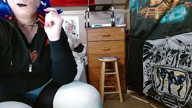 Snapshot of cosmicjones chatting on 04-21-26, 11:05 cosmicjones online show from 04-21-26, 11:05