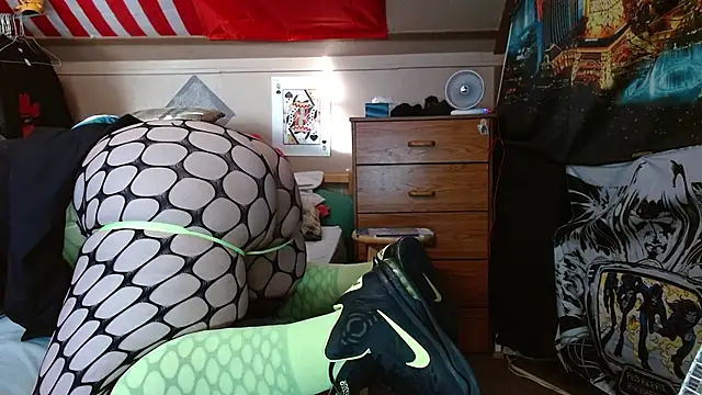 Snapshot of cosmicjones chatting on 04-22-26, 11:45 cosmicjones online show from 04-22-26, 11:45