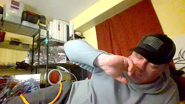 Snapshot of Mic_Oxinner chatting on 10-29-25, 12:51 Mic Oxinner online show from 10-29-25, 12:51