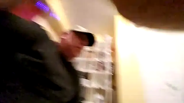 Snapshot of Mic_Oxinner chatting on 11-01-25, 10:28 Mic Oxinner online show from 11-01-25, 10:28