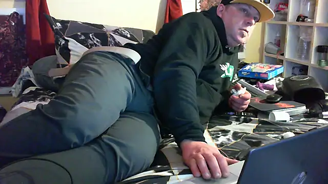 Snapshot of Mic_Oxinner chatting on 11-03-25, 10:49 Mic Oxinner online show from 11-03-25, 10:49