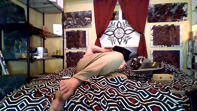 Snapshot of Mic_Oxinner chatting on 11-16-25, 06:41 Mic Oxinner online show from 11-16-25, 06:41