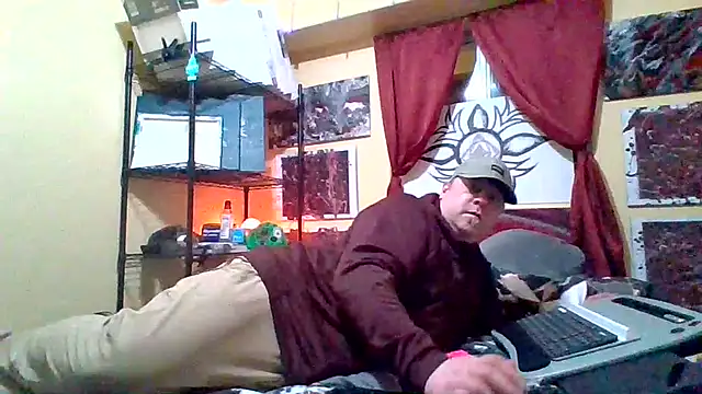 Snapshot of Mic_Oxinner chatting on 11-21-25, 05:50 Mic Oxinner online show from 11-21-25, 05:50