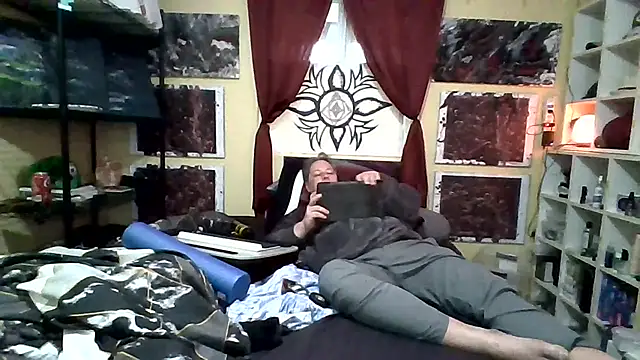 Snapshot of Mic_Oxinner chatting on 11-24-25, 08:30 Mic Oxinner online show from 11-24-25, 08:30