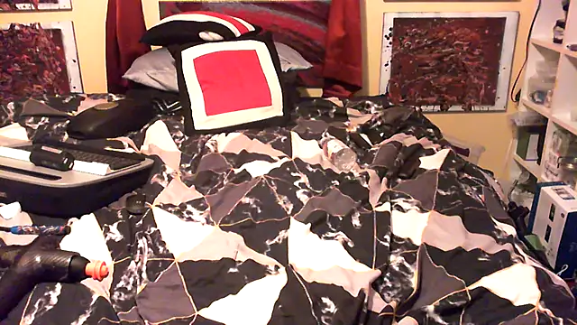 Snapshot of Mic_Oxinner chatting on 12-04-25, 07:39 Mic Oxinner online show from 12-04-25, 07:39