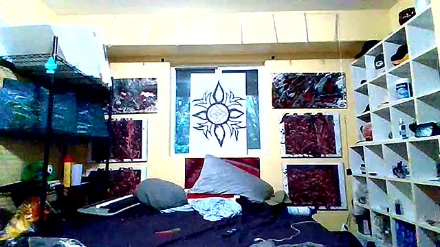 Snapshot of Mic_Oxinner chatting on 12-18-25, 11:00 Mic Oxinner online show from 12-18-25, 11:00