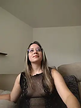 Snapshot of Dani_javi chatting on 06-16-26, 05:04 Dani javi online show from 06-16-26, 05:04