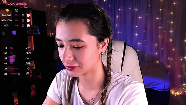Snapshot of DarlaLike chatting on 12-14-24, 04:45 DarlaLike online show from 12-14-24, 04:45