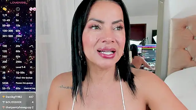 Snapshot of veronika_naughty chatting on 01-28-25, 07:00 veronika naughty online show from 01-28-25, 07:00