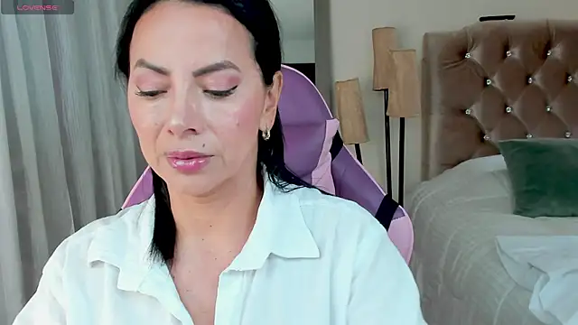 Snapshot of veronika_naughty chatting on 09-25-25, 02:21 veronika naughty online show from 09-25-25, 02:21