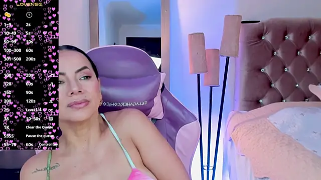 Snapshot of veronika_naughty chatting on 10-10-25, 02:27 veronika naughty online show from 10-10-25, 02:27