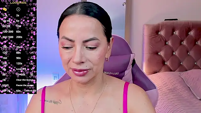 Snapshot of veronika_naughty chatting on 10-30-25, 01:34 veronika naughty online show from 10-30-25, 01:34