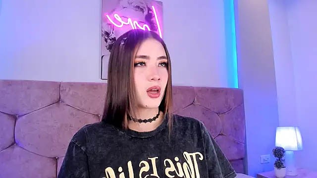 Snapshot of lunar_leen chatting on 12-28-24, 06:40 lunar leen online show from 12-28-24, 06:40