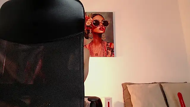 Snapshot of madisex_s chatting on 02-09-26, 01:15 madisex s online show from 02-09-26, 01:15