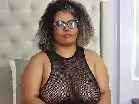 Snapshot of SammyHank chatting on 01-03-25, 02:43 SammyHank online show from 01-03-25, 02:43