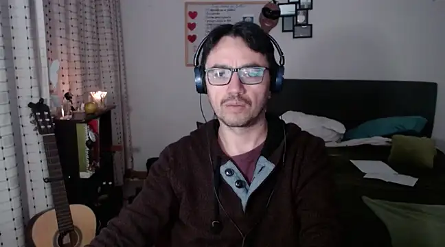 Snapshot of Diptongo chatting on 03-16-25, 12:34 Diptongo online show from 03-16-25, 12:34