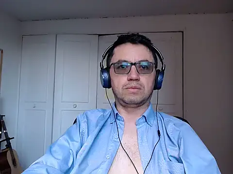 Snapshot of Diptongo chatting on 12-01-25, 06:46 Diptongo online show from 12-01-25, 06:46