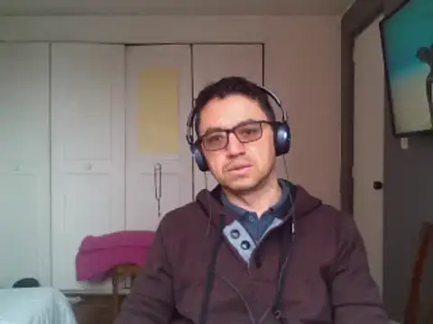 Snapshot of Diptongo chatting on 12-02-25, 12:21 Diptongo online show from 12-02-25, 12:21