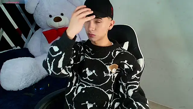 Snapshot of Niico_Cruz chatting on 02-20-25, 03:45 Niico Cruz online show from 02-20-25, 03:45