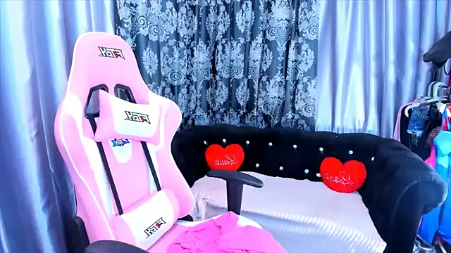 KamilaFoxy online show from 04-11-26, 07:45