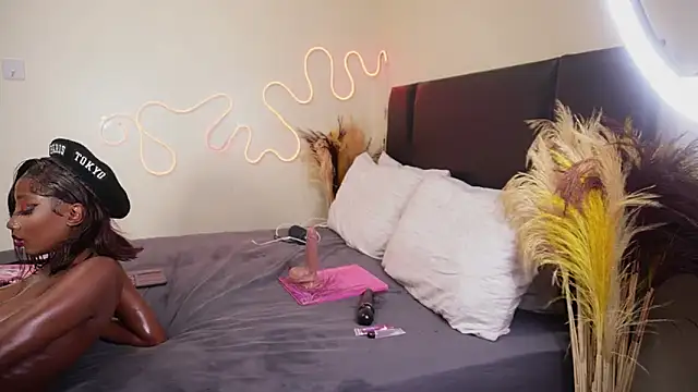 Snapshot of _Watuluv_ chatting on 01-07-25, 08:52 Watuluv online show from 01-07-25, 08:52