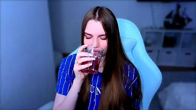 StellaLawless online show from 12-18-25, 09:21