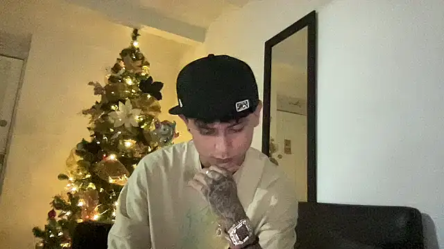 Snapshot of bob_petterson chatting on 12-19-24, 02:12 bob petterson online show from 12-19-24, 02:12