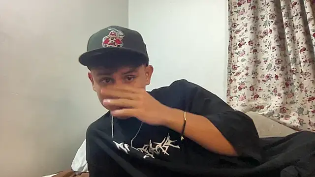 Snapshot of bob_petterson chatting on 01-01-25, 12:21 bob petterson online show from 01-01-25, 12:21