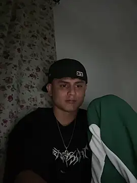 Snapshot of bob_petterson chatting on 01-01-25, 03:23 bob petterson online show from 01-01-25, 03:23