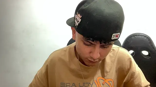 Snapshot of bob_petterson chatting on 01-03-25, 10:29 bob petterson online show from 01-03-25, 10:29