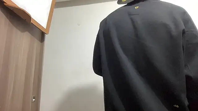 Snapshot of bob_petterson chatting on 01-06-25, 01:20 bob petterson online show from 01-06-25, 01:20