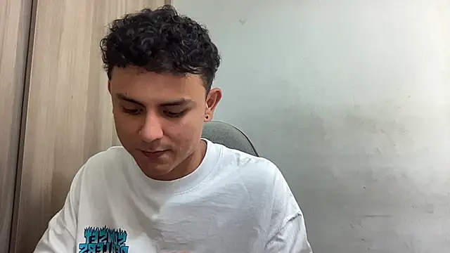 Snapshot of bob_petterson chatting on 01-13-25, 09:31 bob petterson online show from 01-13-25, 09:31