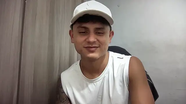 Snapshot of bob_petterson chatting on 01-18-25, 03:20 bob petterson online show from 01-18-25, 03:20