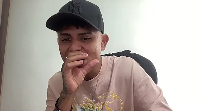 Snapshot of bob_petterson chatting on 02-13-25, 05:54 bob petterson online show from 02-13-25, 05:54