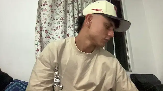 Snapshot of bob_petterson chatting on 02-14-25, 02:50 bob petterson online show from 02-14-25, 02:50