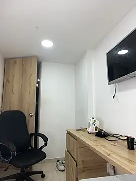 Snapshot of bob_petterson chatting on 09-18-25, 03:52 bob petterson online show from 09-18-25, 03:52