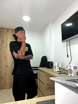 Snapshot of bob_petterson chatting on 10-07-25, 04:09 bob petterson online show from 10-07-25, 04:09