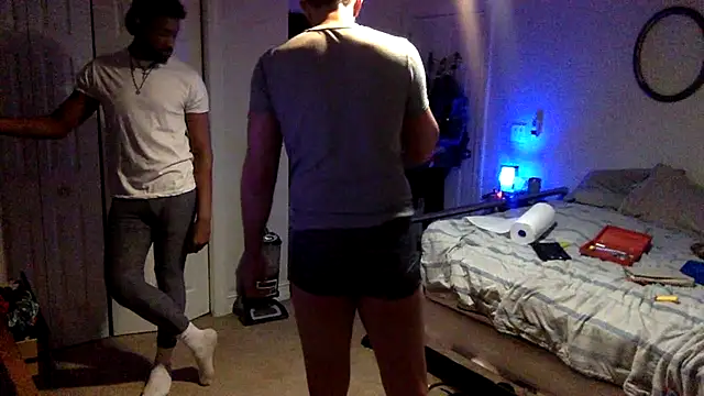 Snapshot of TheOnlyTwinTowers chatting on 02-17-25, 07:47 TheOnlyTwinTowers online show from 02-17-25, 07:47